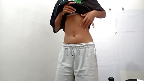 Indian hottie with big boobs shows her body in homemade video