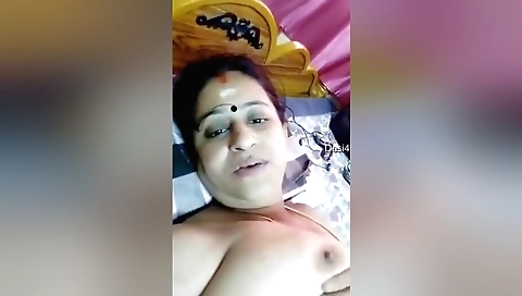 Mallu aunty shows her sexy body and pussy in homemade video