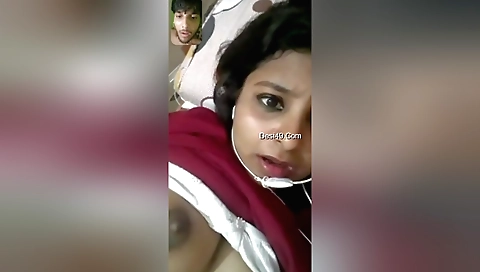 Indian webcam milf enjoys a deep solo masturbation