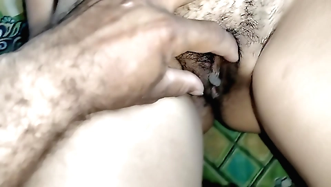 Amateurs hairy pussy video with hairy pussy of a girl