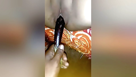 Indian girl fucks with her sex toys and makes herself good