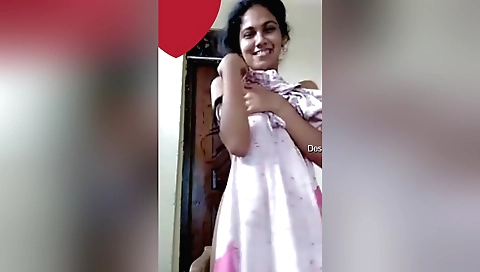 Mallu shows her boobies and pussy in the web video