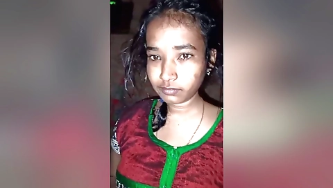 Indian brunette gets her hairy body exposed on the cam