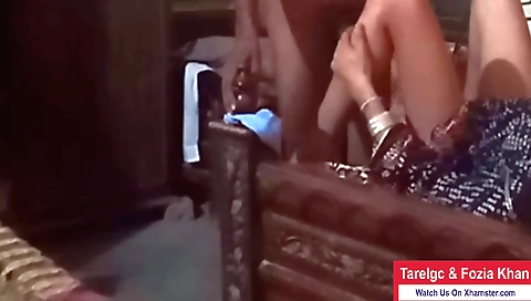 Amateurs pakistan husband and wife enjoy a hot sex in the bedroom