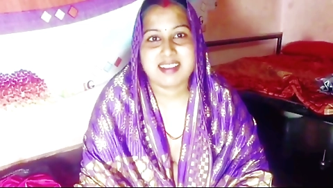 Busty Indian hottie is screwed in her titty in front of the mirror