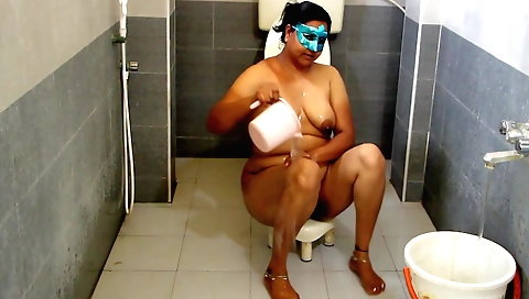 Mature Desi Big Boobs Aunty In Bathroom Taking Shower
