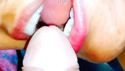 Indian girl gets fucked in her mouth in a homemade vid