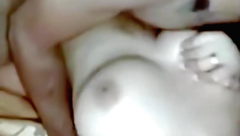 Indian girlfriend gets screwed on the bedroom sheet