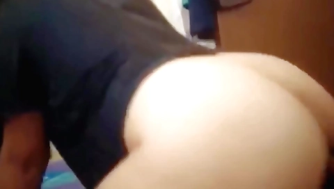 A hot brunette in a hot homemade video getting a blowjob