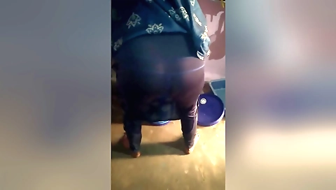 Indian wife shows herself naked on homemade solo video