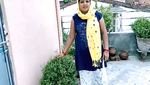 Indian amateur girl gets naked outdoors in a hot show