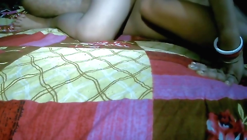 Indian girl with natural tits gets a sex tape filmed