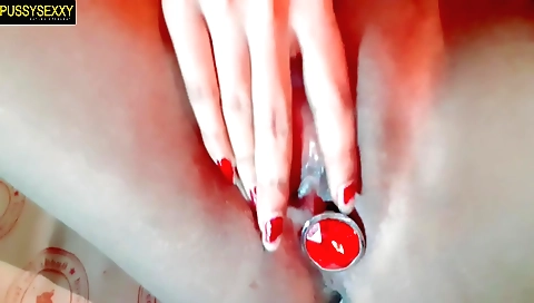 Sexy chick plays with her pussy and her clit on web cam