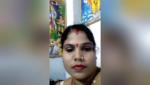 Dehati wife shows off her hairy pussy in a solo video