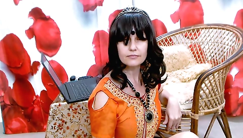 Indian webcam video showing her nice form in public