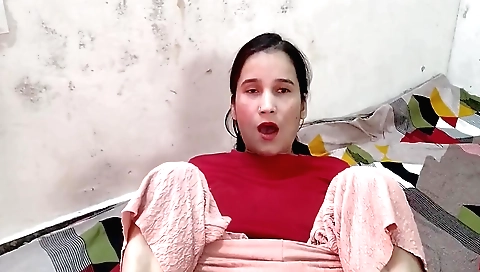 Little stepsister school se baad bathroom me dress change karte