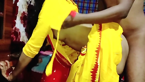 Indian girl with a juicy ass gets her pussy fucked