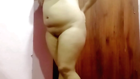 Indian chick plays with her pussy and masturbates in camera