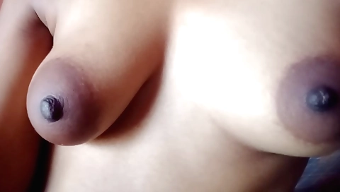 Hairy housewife shows her very sexy face with hair