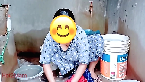 Brunette babe is doing her best in homemade solo video