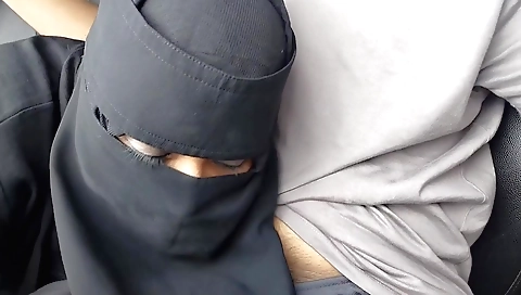 Indian amateur video with a randomly invited muslim girl