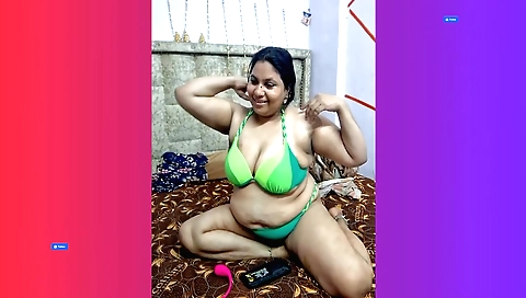 Indian hottie is giving a blowjob and getting fucked