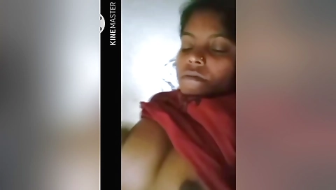 Indian brunette with sexy face does it for herself
