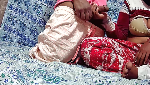 Amateur brunette gets her pussy jiggled before getting fucked