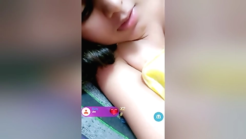 Indian girl shows her tits and her ass on the camera