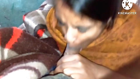 Indian brunette sucks and gets a handjob from the boy