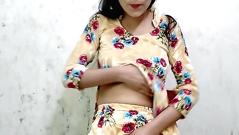 Solo female video with ko paise de kar jabar dasti pela