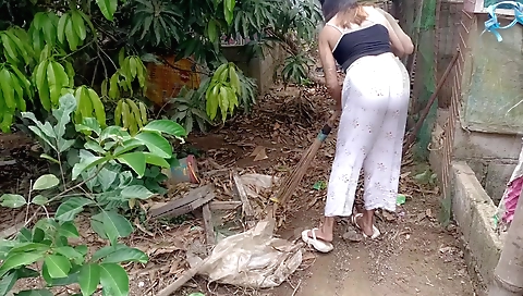 Teenage 18+ Housemaid Fuck In Backyard With His Cheating Boss