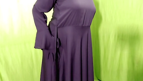 Indian girl is good-looking and has a nice round ass