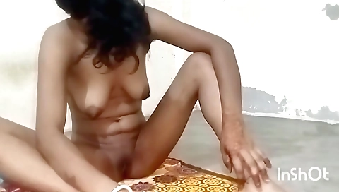 Indian chick with big ass sucks a dick and moans with delight
