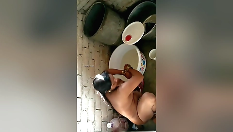 Bhabhi has a big body and a natural look in her hot bed