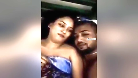 Amateur video with a brunette babe showing her curves