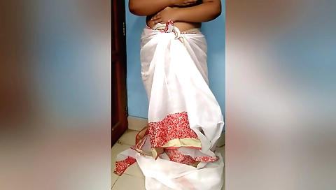 Busty hot babe with large booty enjoys solo webcam sex