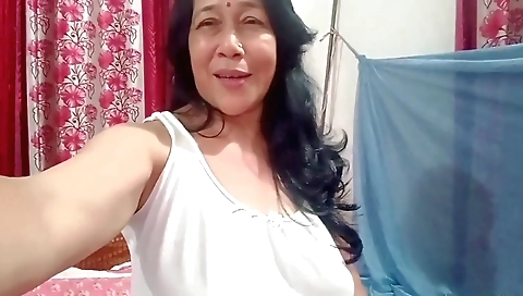 Indian female takes money in my life by giving me a blowjob