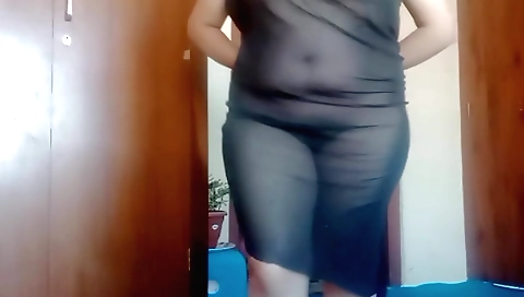 Indian amateur webcam chick spreads legs and masturbates