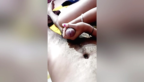 Indian woman fucks her pussy after a little handjob